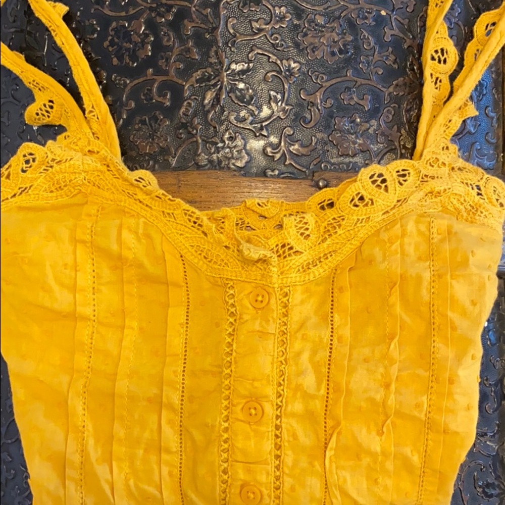 Abercrombie & Fitch Button up Tank💛💛